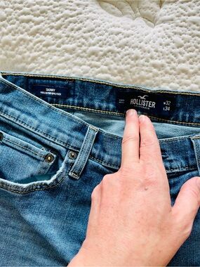 Men’s 32x34 Hollister Epic Flex Skinny Jeans in Medium Blue